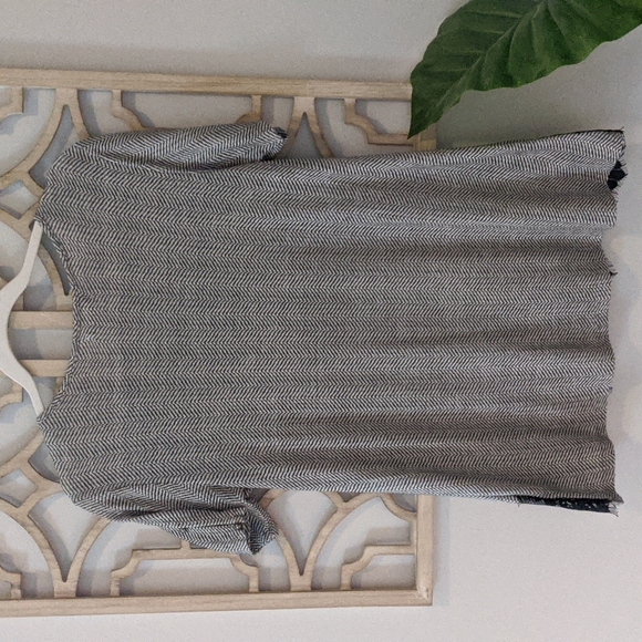 Black and white Chevron lacey top - Picture 3 of 3